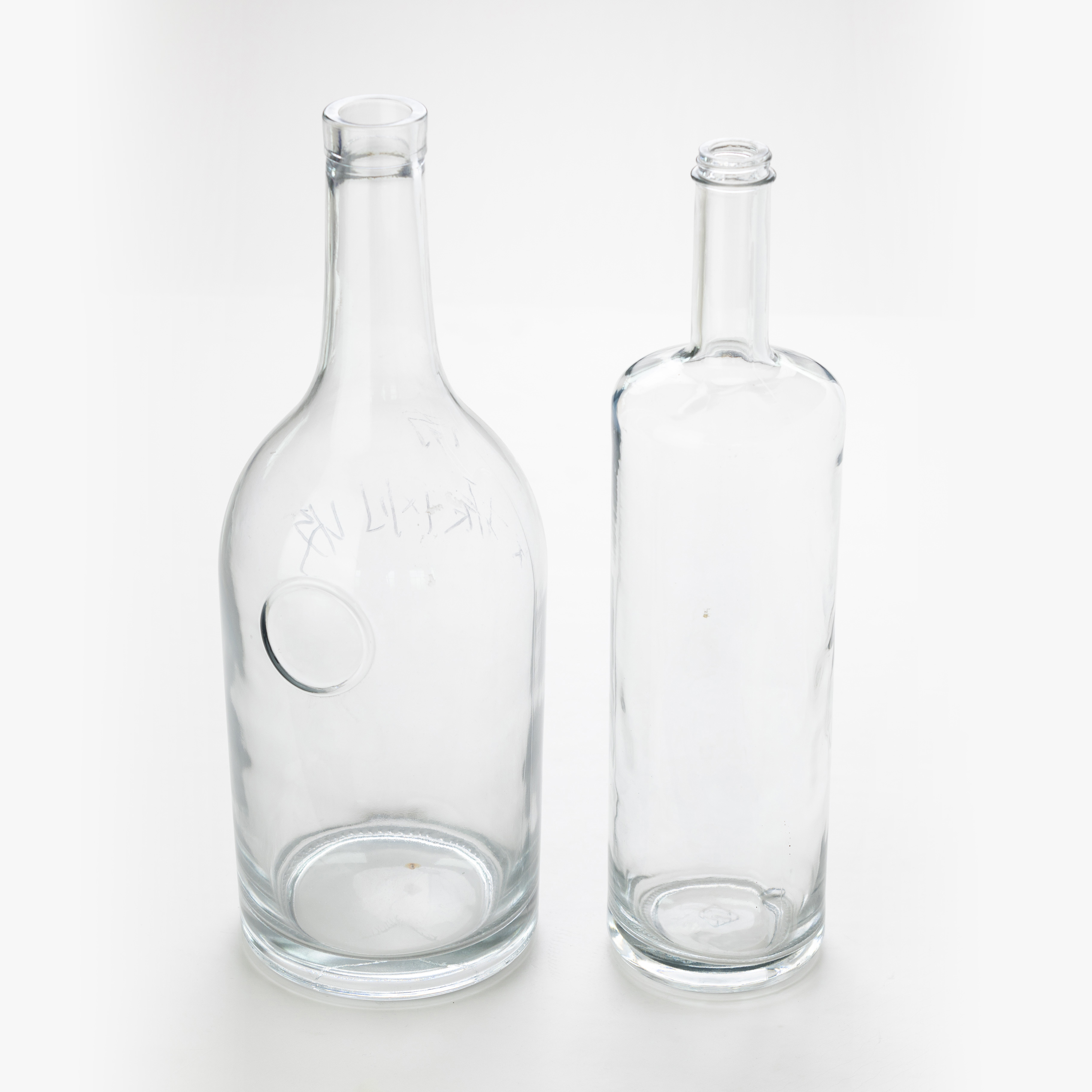 Botol kaca siprits bentuk yang berbeza
